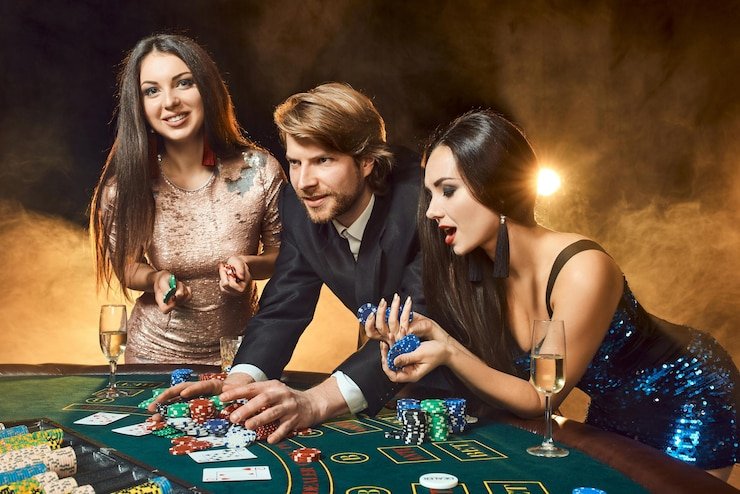 amantoto login mobile app interface showing football selections and live-dealer tables